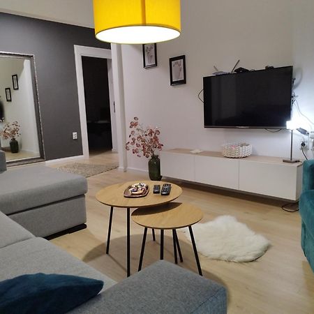Home Apartment Nis Bagian luar foto